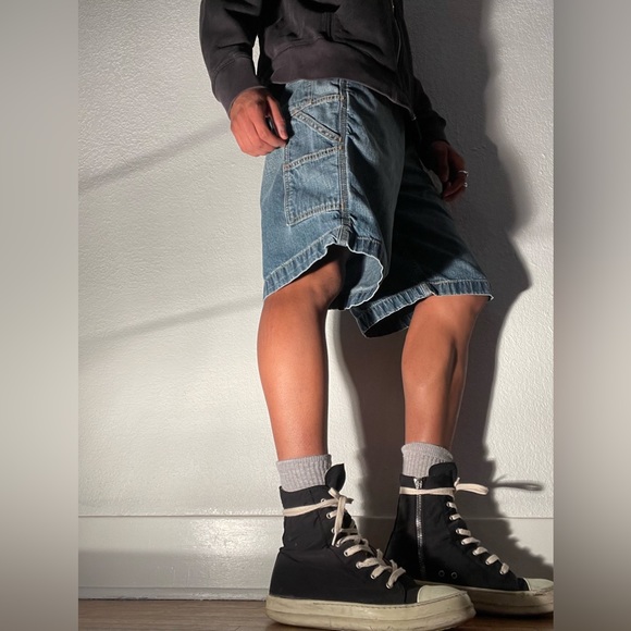 Levi’s Carpenter Jorts - Picture 3 of 14